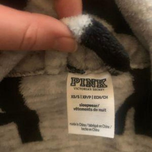 Vs PINK plush Robe - Picture 3 of 3